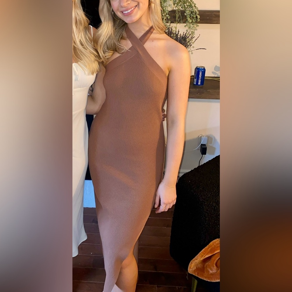 Aritzia Wilfred Cayenne Halter Dress